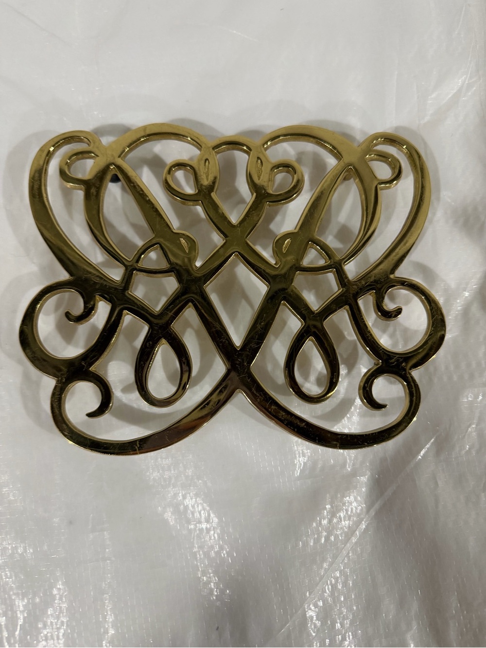 Gold Decorative Interlocking Scroll Metal trivet